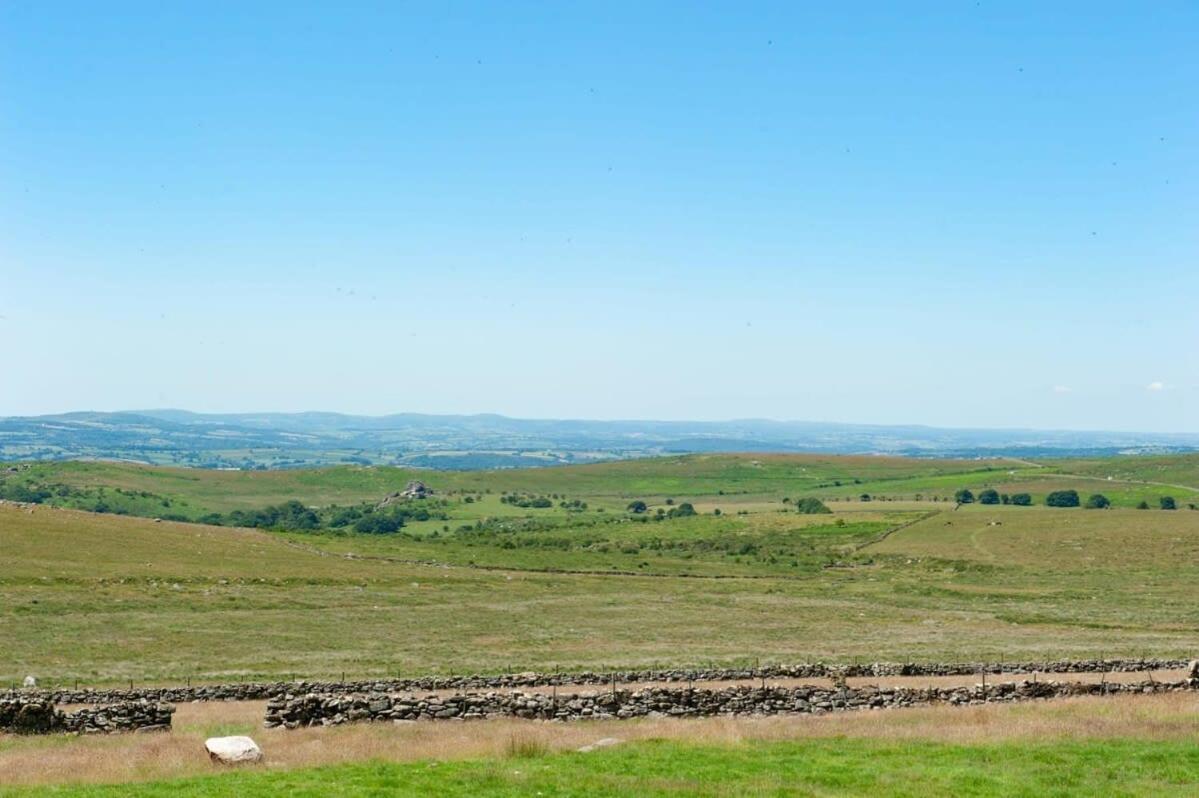 Dartmoor Barn On North Hessary Tor Villa Yelverton Buitenkant foto